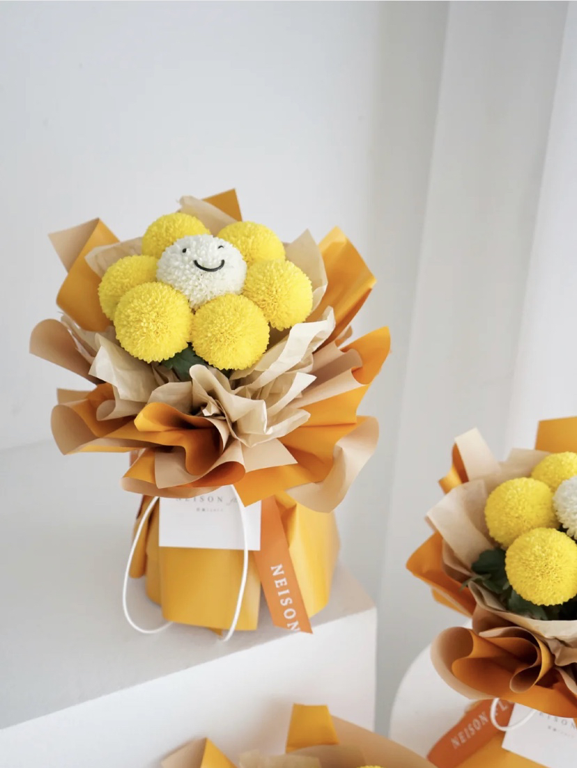 笑容灿烂微笑乒乓菊花束