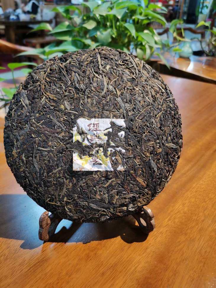 2013年昌泰普洱生茶400g经典无量山古树自然转化8年采摘4月春茶做原料