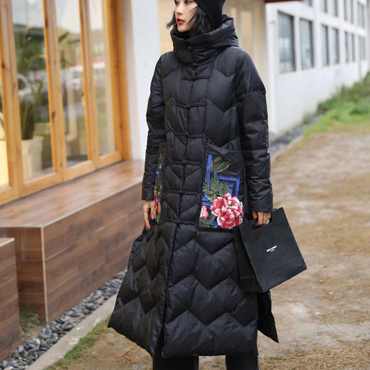 上海旗袍厂XJ-F9民族风羽绒服女长款中国风过膝绣花复古中式盘扣大码白鸭绒羽绒服 商品图3