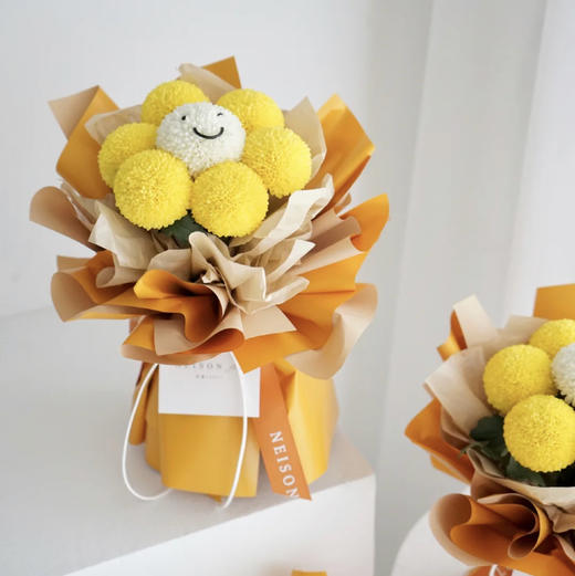 笑容灿烂微笑乒乓菊花束