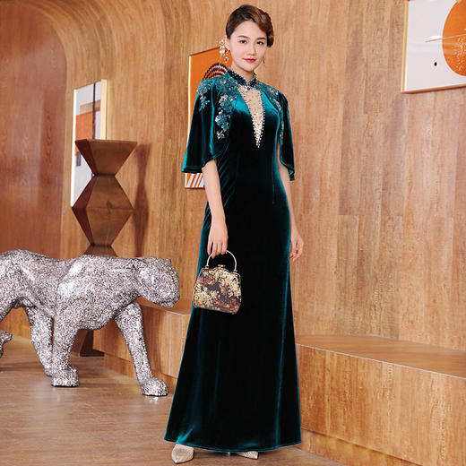 DLQ-A2634中国风旗袍改良版连衣裙秋冬丝绒款妈妈装长款 商品图0