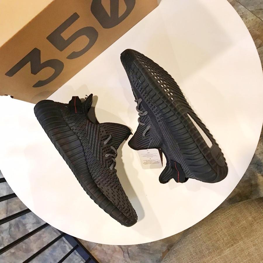 点此购买 yeezy阿迪男女款黑天使椰子鞋 前161866