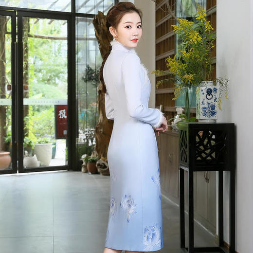 XGT9504中长款夹棉改良中国风水貂毛领保暖长袖旗袍裙 商品图4