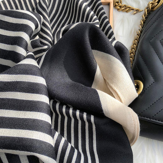 【披肩两用】冷淡ins几何 棉麻围巾 女秋冬季 韩版百搭黑白条纹长款纱巾 商品图4