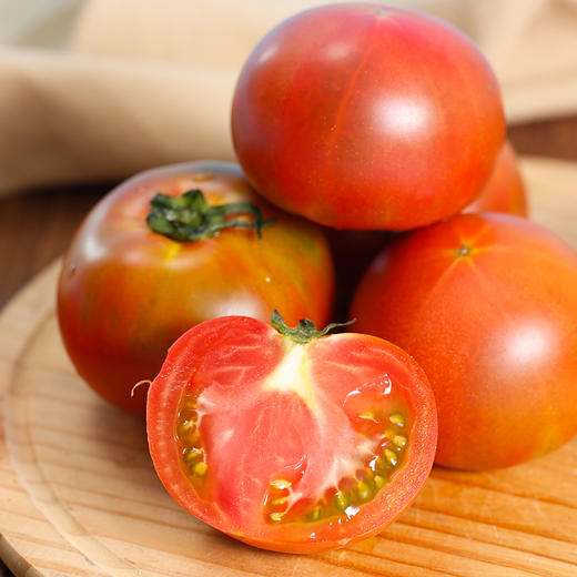 天了噜,咬一口就被莫名击中的【草莓番茄】,太治愈了,是小时候可以