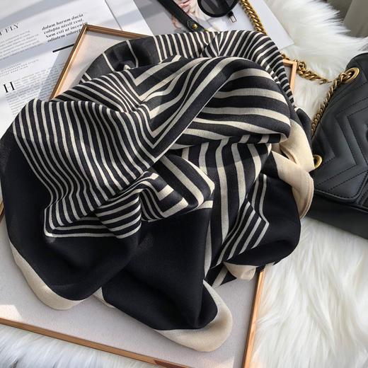 【披肩两用】冷淡ins几何 棉麻围巾 女秋冬季 韩版百搭黑白条纹长款纱巾 商品图0