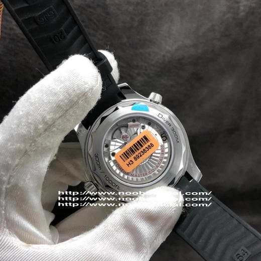 VS厂OMEGA欧米茄SEAMASTER海马系列海洋宇宙300米300m同轴·至臻天文台表42毫米42mm潜水表210.30.42.20.01.001精钢拉丝表壳局部抛光处理 商品图14