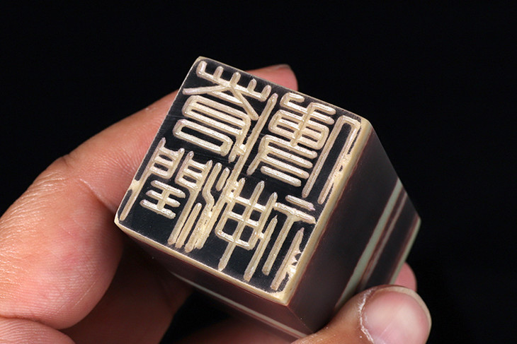 汀青臻艺·紫袍玉雕篆刻方章,来自梵净山的佛国珍宝,精细有灵,修得
