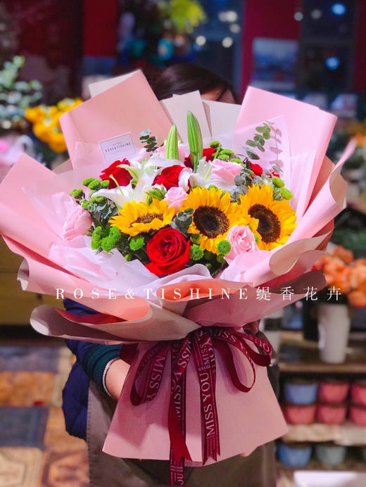 【知暖】6朵香水百合➕3朵向日葵➕19朵玫瑰➕绿扣➕新鲜配叶，时尚大气花束 商品图0