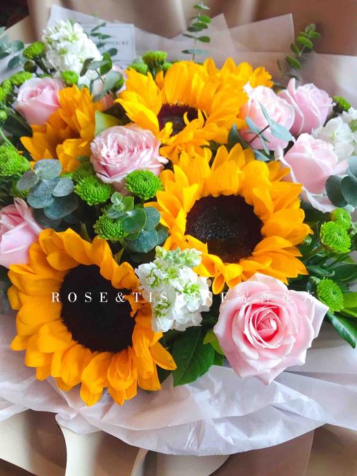 【温暖满满的祝福】5朵向日葵➕11朵粉玫瑰➕5支绿扣时尚大花束 商品图1