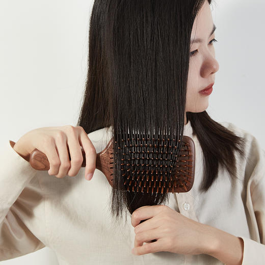 初心 方形静电按摩梳气囊梳胡桃木方形防静电梳子 商品图2