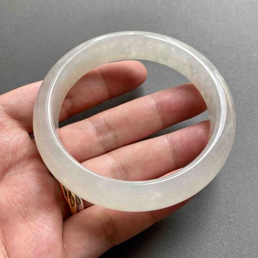 糯冰种飘阳绿翡翠手镯60660