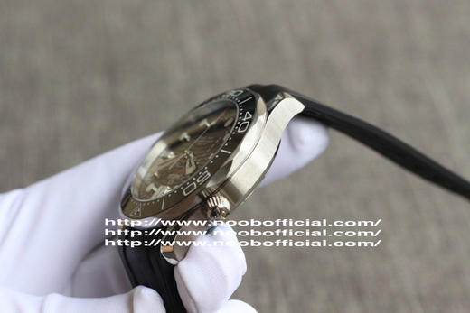 VS厂OMEGA欧米茄SEAMASTER海马系列海洋宇宙300米300m同轴·至臻天文台表42毫米42mm潜水表210.30.42.20.01.001精钢拉丝表壳局部抛光处理 商品图6