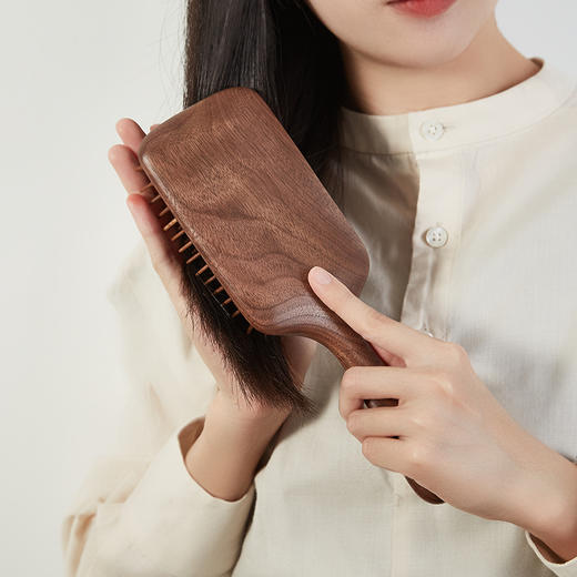 初心 方形静电按摩梳气囊梳胡桃木方形防静电梳子 商品图1