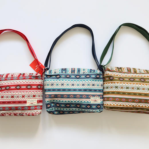 HUGOJIRO中号斜挎包插画部落彩旗 商品图0