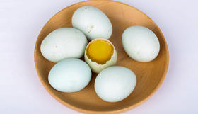 郧阳绿壳土鸡蛋50枚精美竹篮装