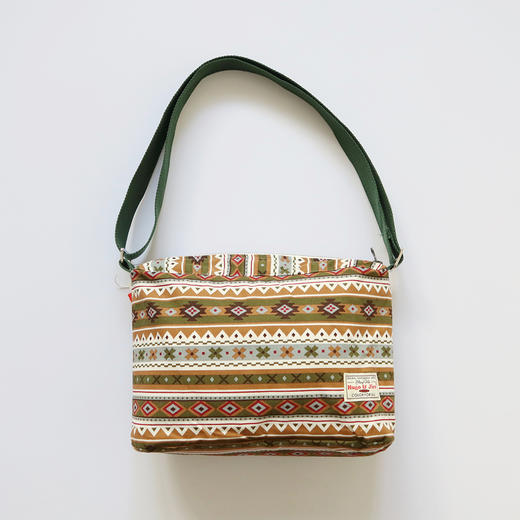 HUGOJIRO中号斜挎包插画部落彩旗 商品图3