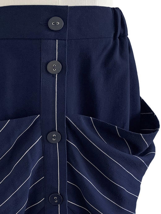 TYNVIE 大插袋高低裙摆半身裙 - 藏青色 商品图4