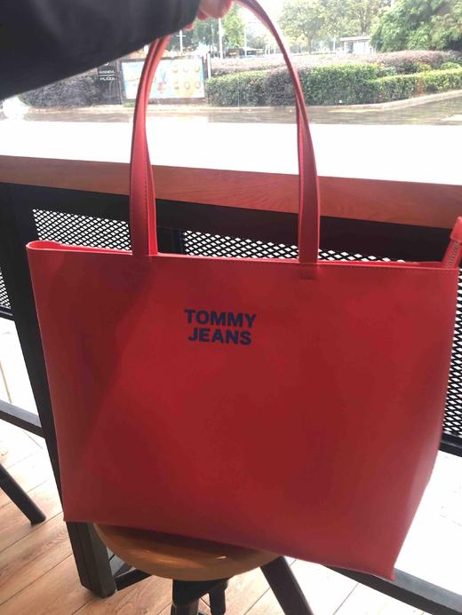 Tommy jeans 红色女款时尚休闲托特包 商品图3