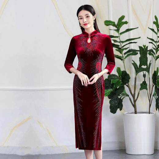 MLY-60700秋高档钉珠旗袍立领中老年阔太太金丝绒开叉裙 商品图1