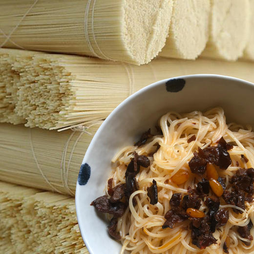 尝味无限龙凤贡面200g/包+松仁香菇素酱88g/罐组合装 面条筋道爽滑，酱料鲜香浓郁，快手美食好搭档 商品图0