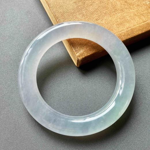 高冰种飘花厚庄翡翠圆条手镯57