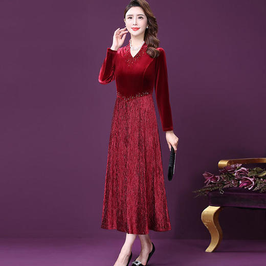 WXY-YNQ-6892新款高端优雅气质修身V领长袖丝绒钉珠长款连衣裙 商品图0