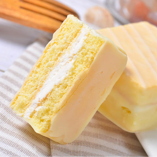 唇动白色经典红丝绒巧克力涂层蛋糕面包早餐零食休闲小吃