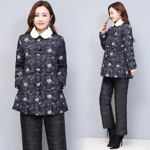 WZNH-ASG2060时尚休闲复古风白鸭绒修身套装两件套 商品图2