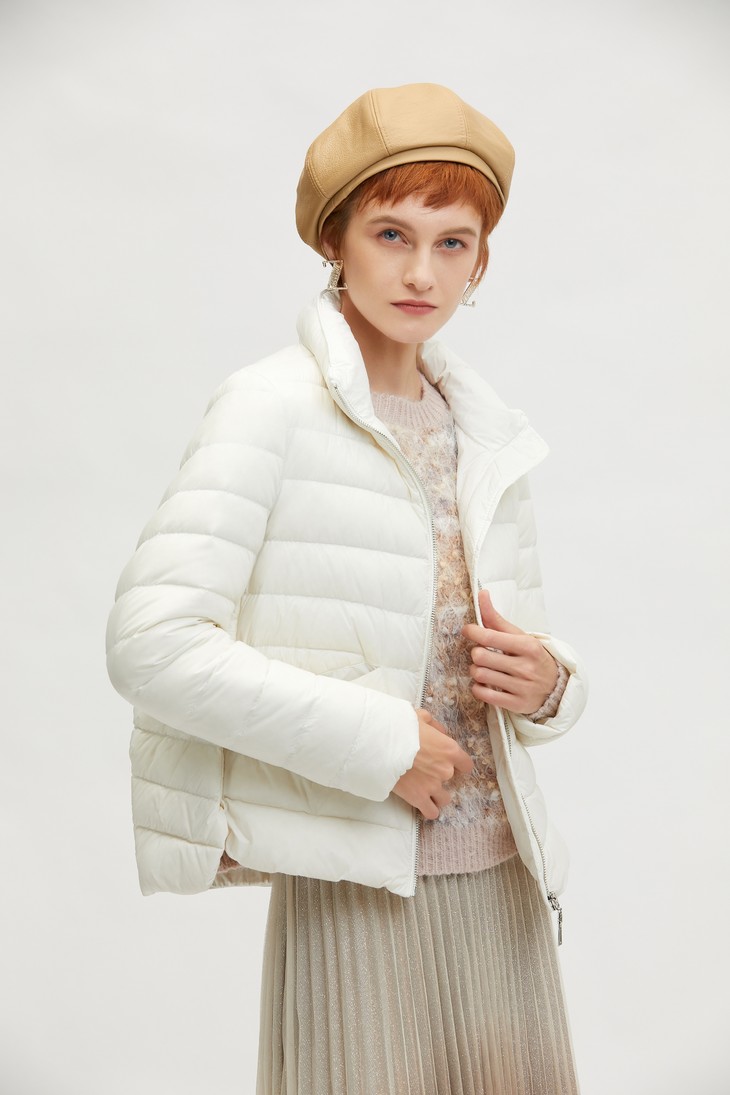 卓多姿2020年新款秋冬粉色短款羽绒服时尚长袖宽松轻便鸭绒外套女