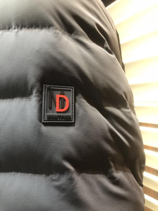 4楼 蒙帝菲尔羽绒服 商品图1