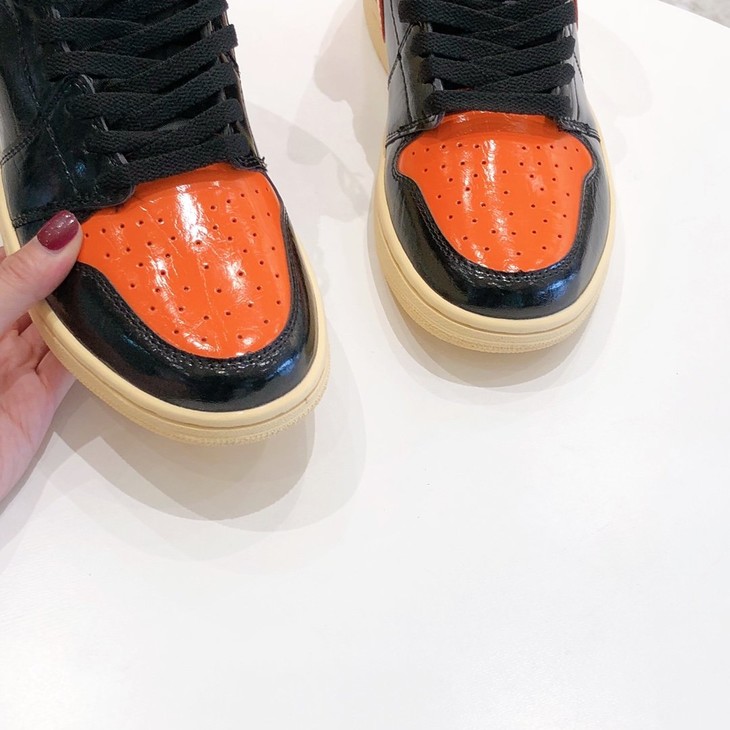 点此购买aj1男女款猪油扣碎高帮篮球鞋98162441