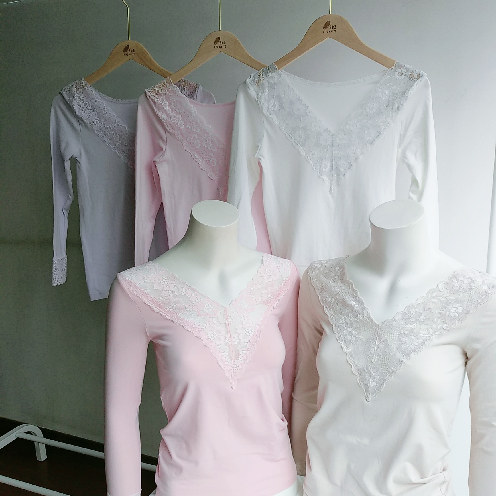 WD015女式蕾丝V领打底上衣（二枚组）