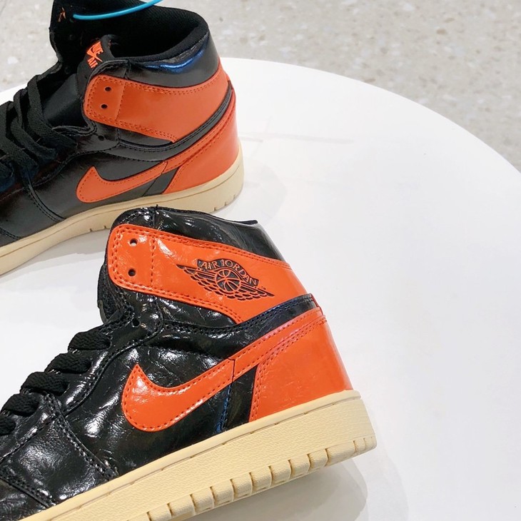 点此购买aj1男女款猪油扣碎高帮篮球鞋98162441