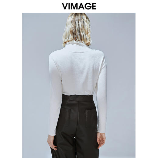 VIMAGE纬漫纪品牌女装冬款气质高领修身百搭针织打底衫V1401001 商品图4