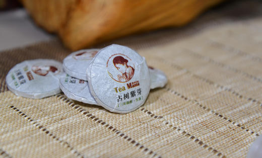 【老茶开仓专享】澜沧古茶2014年茶妈妈孔雀紫芽茶（三年陈醇）迷你小茶饼66g/瓶 商品图1