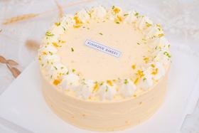 金沙咸蛋黄千层 | 咸蛋黄奶油+金沙咸蛋黄夹心块+原味千层皮，无法拒绝的“暖黄色”甜蜜诱惑！