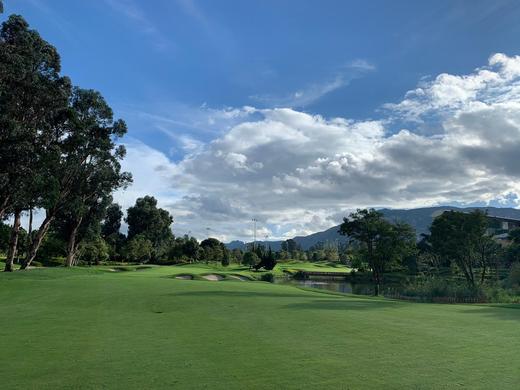 云南昆明滇池湖畔高尔夫球会 商品图3