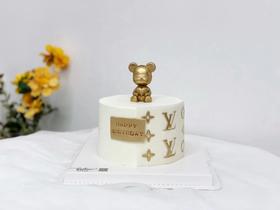 LV白色暴力熊可爱蛋糕