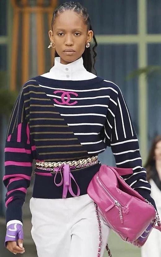 点此购买 香奈儿女款条纹撞色羊毛针织衫 十一162644