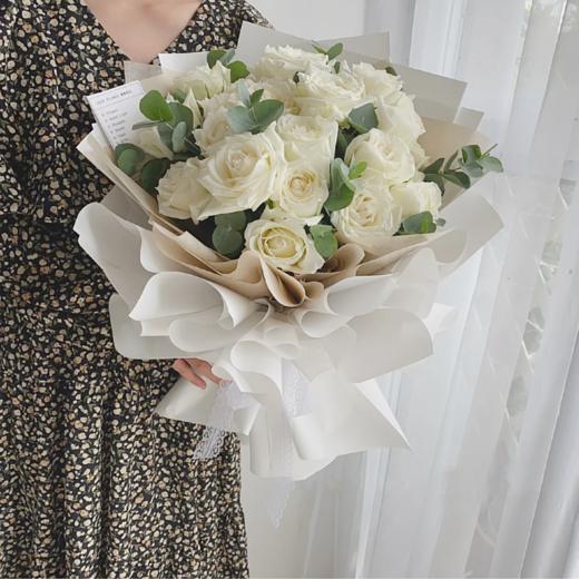 白玫瑰白玫瑰花束