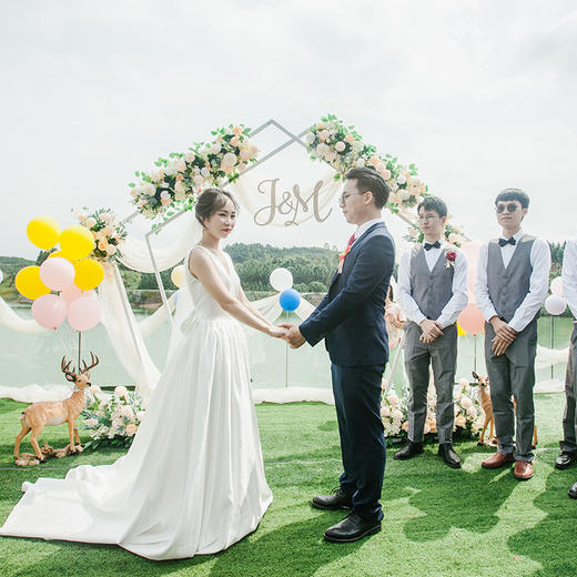 浪漫婚礼结婚装饰布置婚庆用品海边户外室外场景森系梦幻简约婚礼拱门