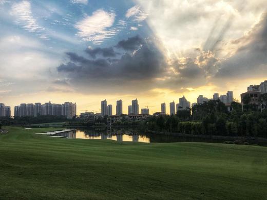 广西南宁嘉和城温泉高尔夫球会 商品图2