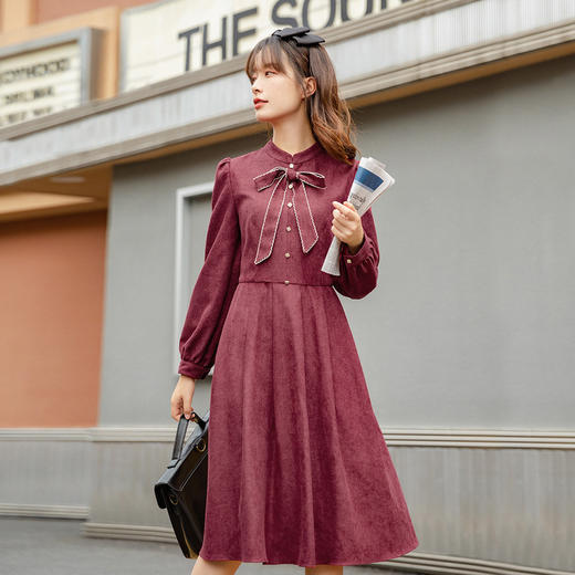 茵曼收腰显瘦连衣裙女2020年冬季新款中长款立领蝴蝶结a字红色裙