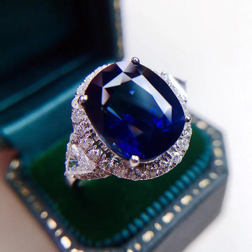 无烧皇家蓝蓝宝石戒指秒杀不议退无烧皇家蓝蓝宝石戒指18k金镶嵌钻石