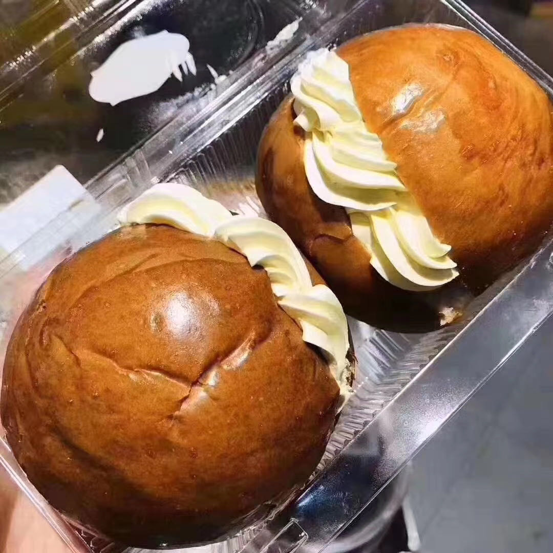 周五取货：【上海白玉兰奶油面包】很大一个面包哟！奶油特调超好吃！限当天取货哦