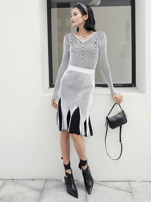 埃及纹理V领撞色套装 商品图2