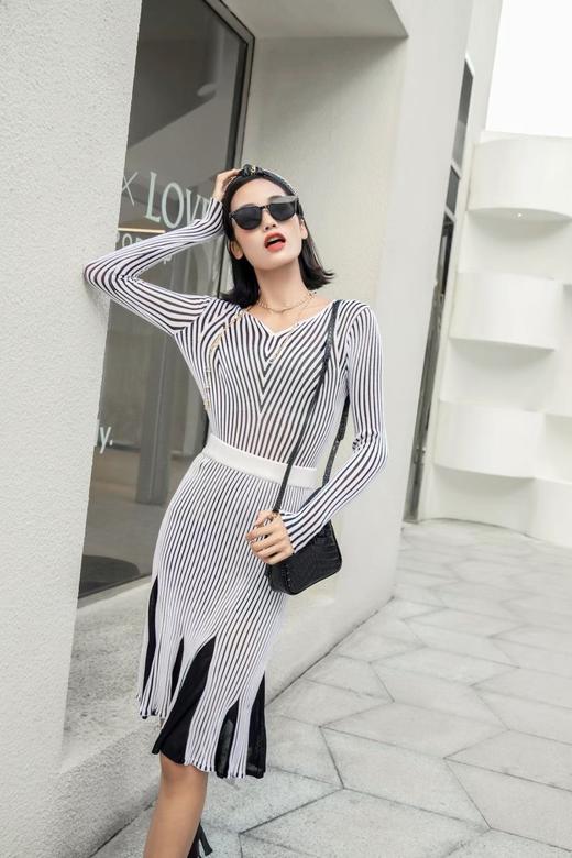 埃及纹理V领撞色套装 商品图0