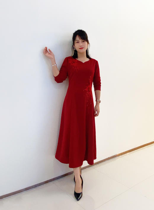 3s5591--殷红色连衣裙--《秋装时尚系列》