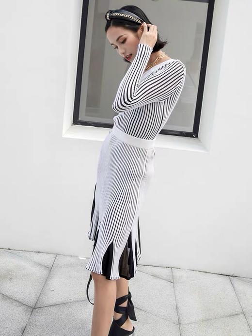 埃及纹理V领撞色套装 商品图3